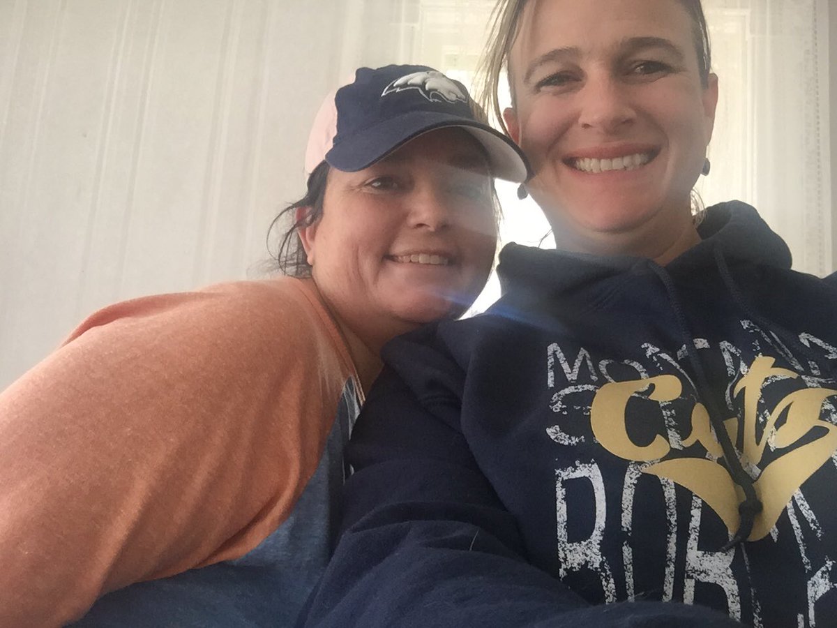MonicaThayer1's tweet photo. Utah cheers for the Cats! #WhereIRoot https://t.co/YeTPFCWmfB