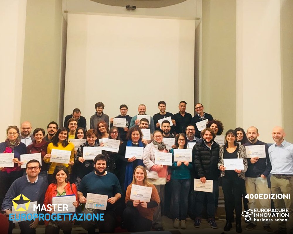 Europa2027's tweet photo. Facciamo un grosso in blocca al lupo ai partecipanti del Master in #Europrogettazione di Catania. Ragazzi, il vero lavoro inizia ora. E non vi lasceremo soli! 🔥🔥🔥 #MasterEU https://t.co/R106EXdjeH