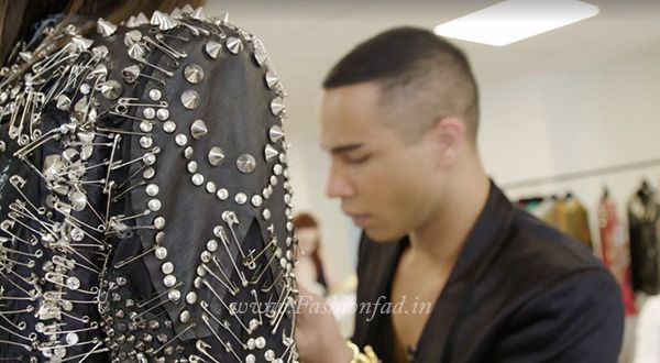 fashionfadin's tweet photo. #VSXBalmain #show2017 #VictoriasSecret #Shanghai #Collaborate #Balmain #Rousteing #designer #collection @VictoriasSecret
https://t.co/jp1Y1ArmPj https://t.co/6aCTjzrp0b