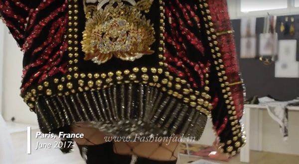fashionfadin's tweet photo. #VSXBalmain #show2017 #VictoriasSecret #Shanghai #Collaborate #Balmain #Rousteing #designer #collection @VictoriasSecret
https://t.co/jp1Y1ArmPj https://t.co/6aCTjzrp0b