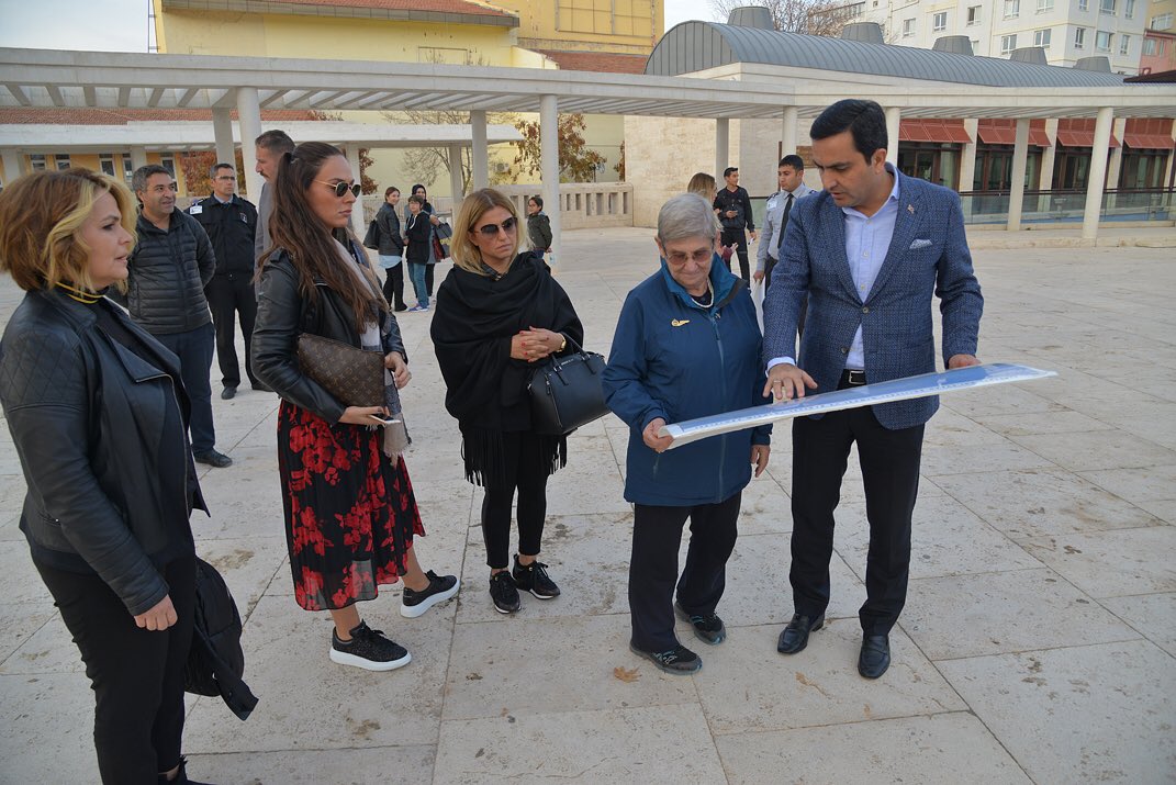 yasarbahceci's tweet photo. Söyleşi için şehrimize gelen Prof.Dr. Canan Karataray ve misafirlerimize Kırşehirimizi gezdirip tanıttık, örnek bir Türk kadını olan hocamızla tanışmaktan çok gurur duydum https://t.co/rin9xUQ1Wn