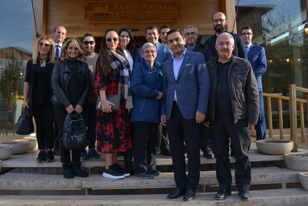 yasarbahceci's tweet photo. Söyleşi için şehrimize gelen Prof.Dr. Canan Karataray ve misafirlerimize Kırşehirimizi gezdirip tanıttık, örnek bir Türk kadını olan hocamızla tanışmaktan çok gurur duydum https://t.co/rin9xUQ1Wn
