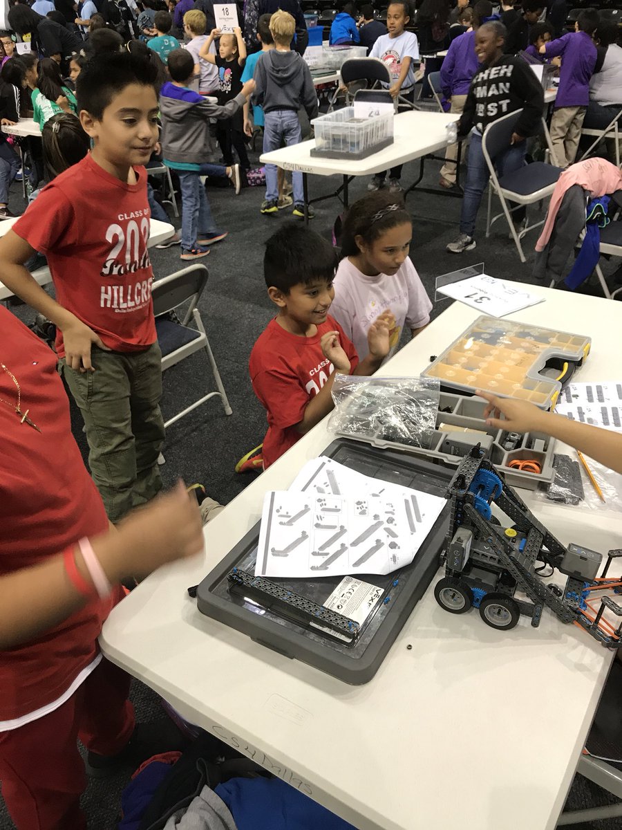 iamshendy_'s tweet photo. VEX IQ scrimmage and mini workshops #dallasisd we grow future engineers and programmers #CompSciTech #CS4Dallas #futureengineers #engineersintraining https://t.co/fxFQW9jdN0