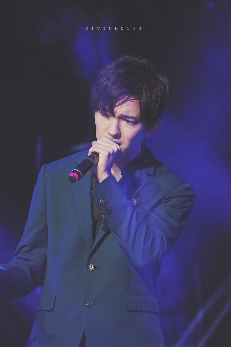 shinshiayo's tweet photo. He always look so gorgeous in suits... This one recalled my memory of The Singer Ep.6 Adagio which he also wore PS suit but in Kazakh blue color.
https://t.co/3gHgLCpeOD
#dimash #DimashKudaibergen #dimashalbum #dimashworldlivetourconcert https://t.co/ykVTA7jd2p