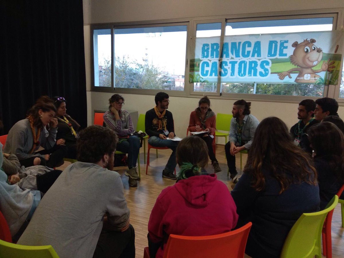 AccioEscolta's tweet photo. Comença la #IndabaAEC 2017 a Sant Boi de Llobregat amb la reunió de les #Branques i del Fòrum Ròver! #somdecau https://t.co/J4WlVJBSeH
