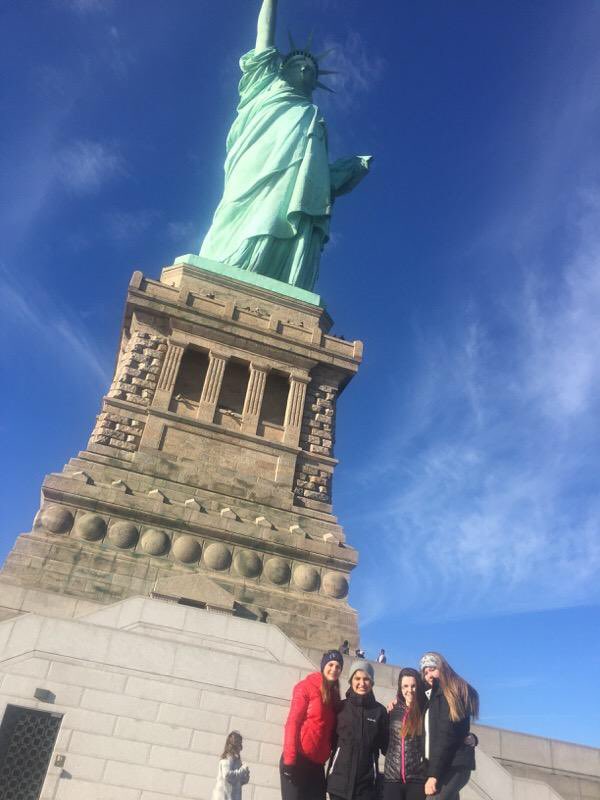 ValleyTempleYG's tweet photo. Having a great time in the city! Next stop, 2nd Avenue deli and Hamilton!! https://t.co/7bjvKyaJSl