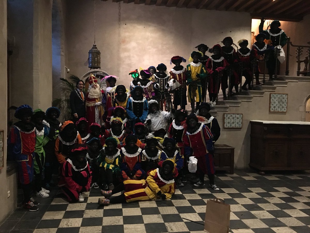 semiddelburg's tweet photo. Iedereen bedankt voor een geweldige #intocht in #middelburg #sinterklaas #sint #piet https://t.co/UriRzCgLfj