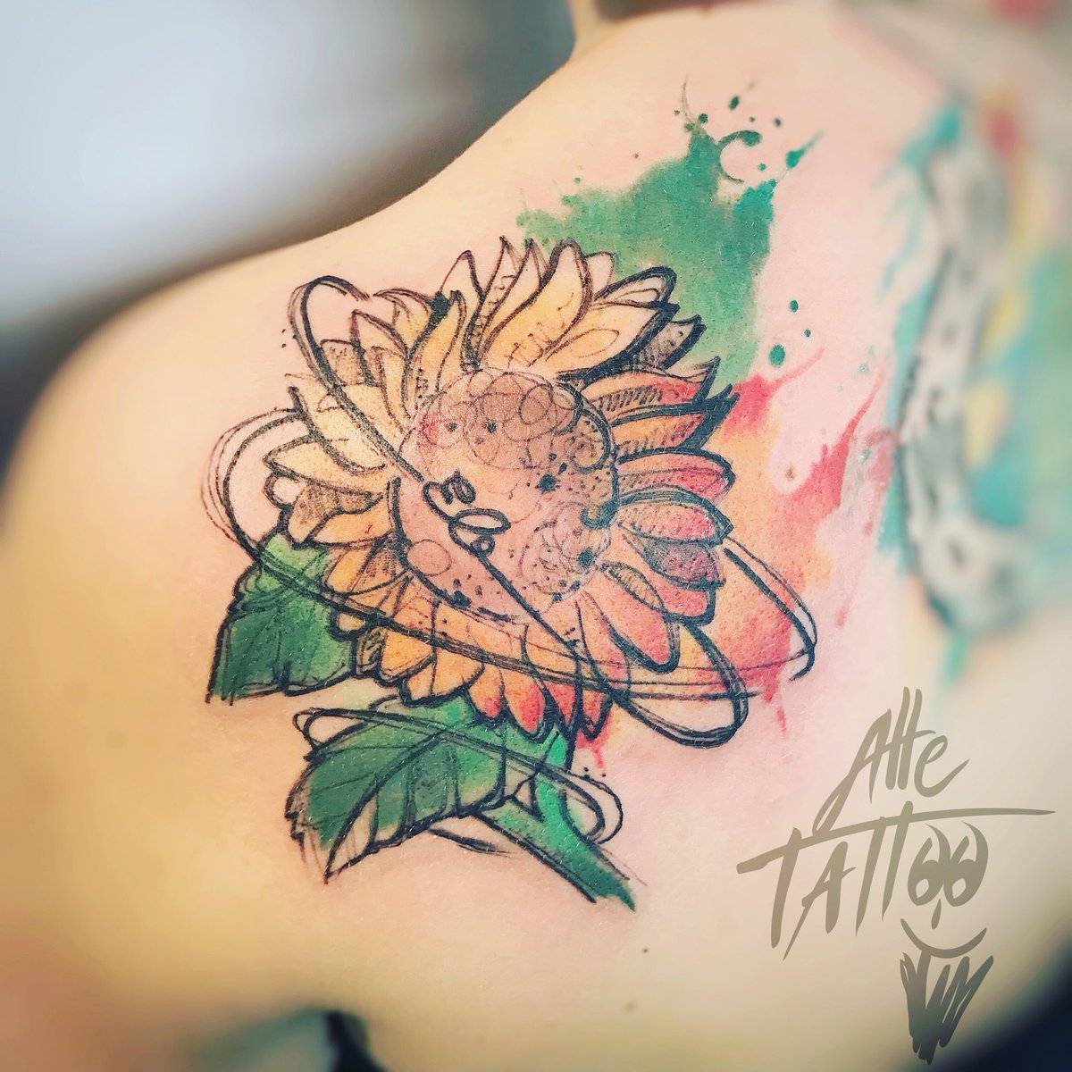 AlleTattoo's tweet photo. #alletattoo 👍 #girasole #tatuaggio 🌻 #lungomare #fermo #marinapalmense #camping #village #paradise #beach #adriaticsea #italy #vacation #summerun #cena #tortasalata #ingredienti #spicchio #torta #weekend #instamoment #instagood #instalike #instagramer #picoftheday https://t.co/ftLLtJiah9
