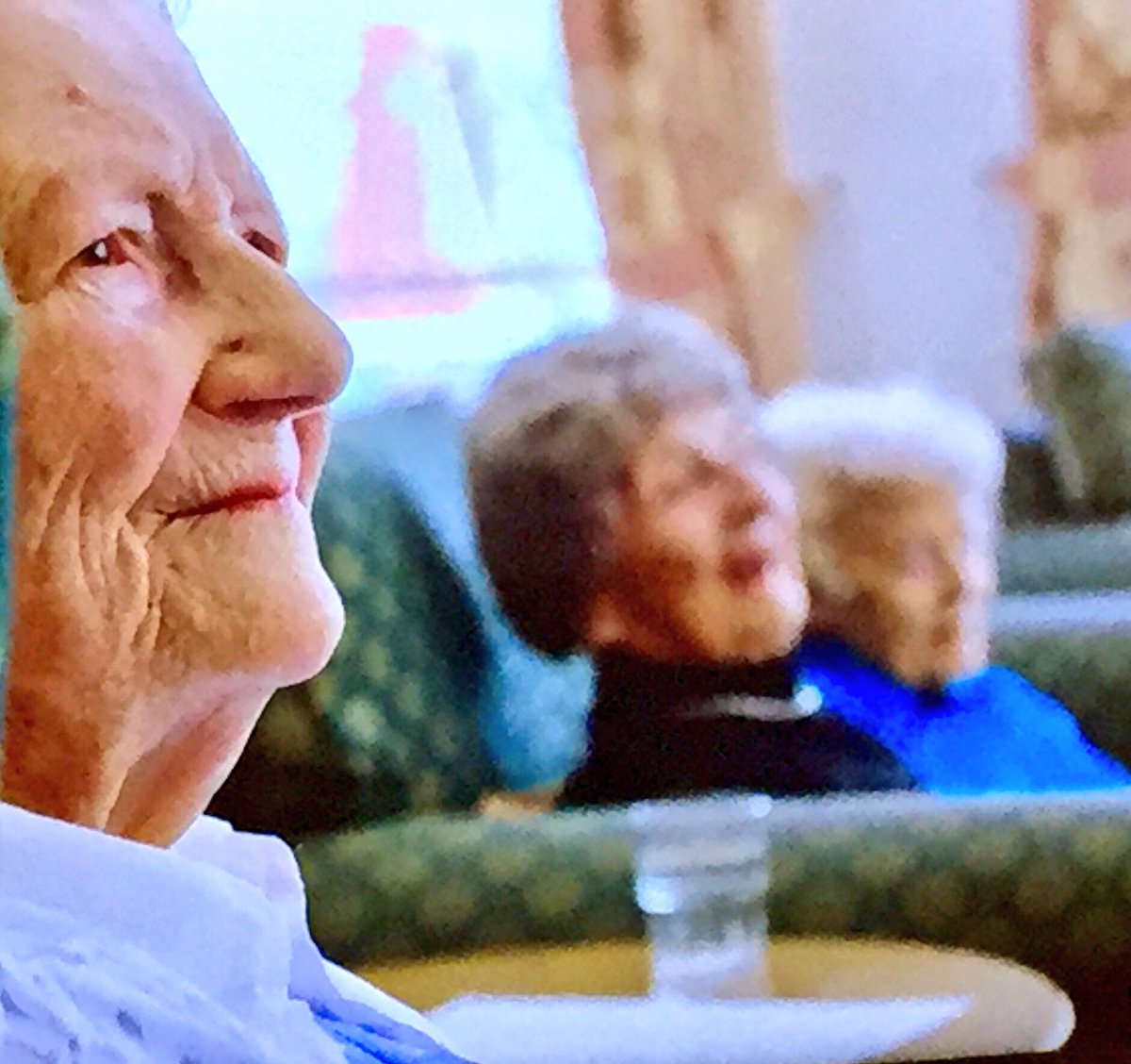 AgeingBetter's tweet photo. As we live longer, we can learn from those over 100 & still thriving
‘Live life’ - keep active, social, learning, working ....as long as possible #lifeat100 https://t.co/LVZWrSRgHE