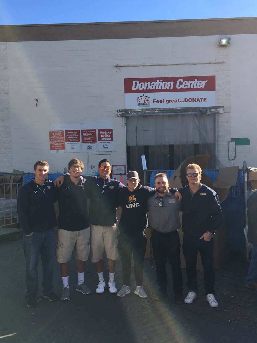 UNC_BearsBSB's tweet photo. Our guys also volunteered at the local Arc Thrift Store #CommunityBears https://t.co/8QZrhPzNmD