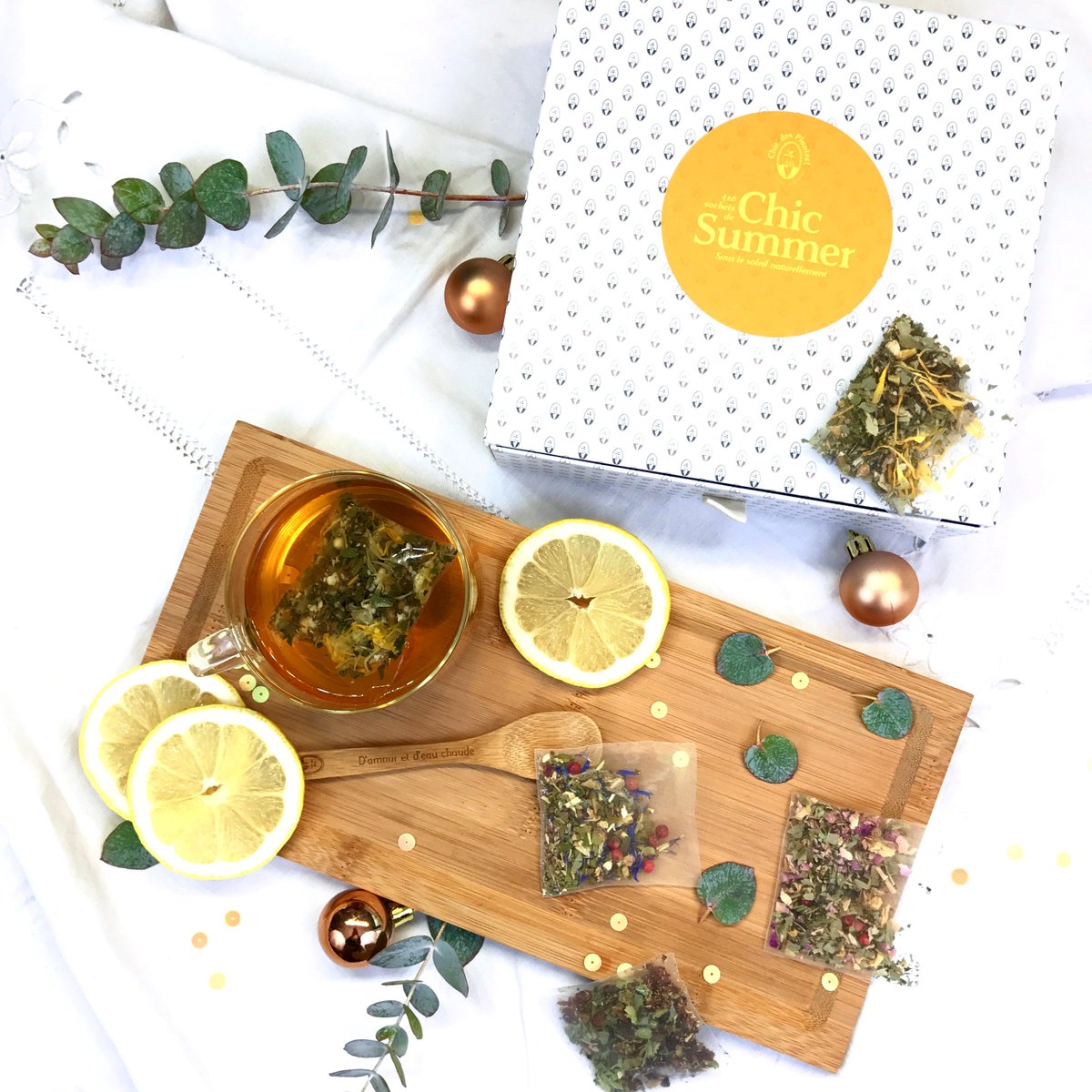 chicdesplantes's tweet photo. 📸🎄Chic Xmas Collab'🎄📸 Le lumineux shooting by @missExochic de notre Coffret #ChicSummer https://t.co/Emk8IGI7pP