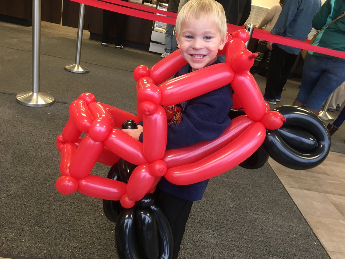 TomNeary's tweet photo. Nothing better than a smiling kid!! Thank you @PaulasDonuts and Mr. No The Balloon Guy!!! #daddydate https://t.co/T7KVHs63vZ