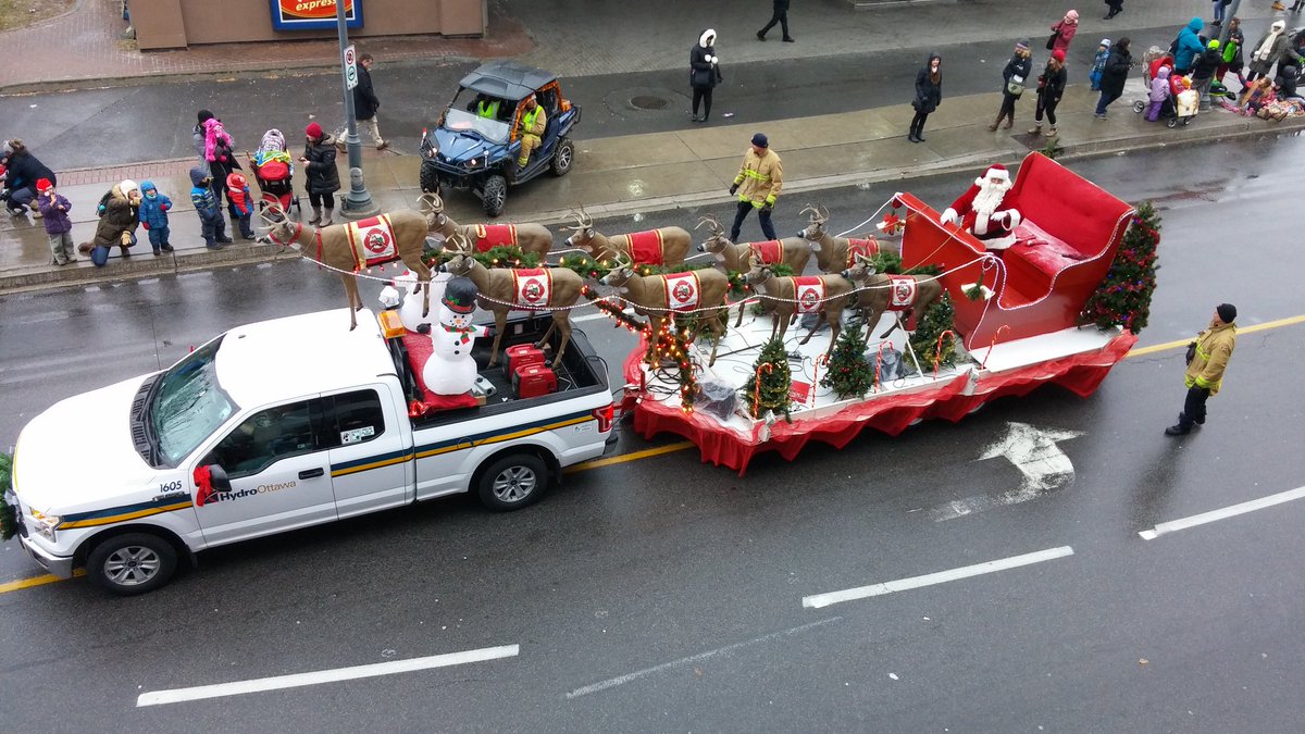And there's the big guy. #santaclausparade