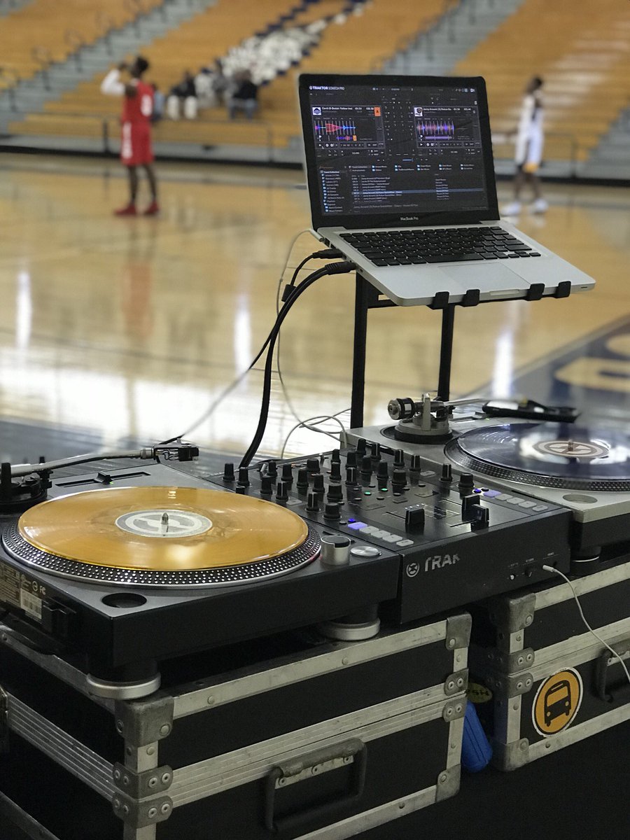 DJiAM_'s tweet photo. Showcase Scrimmage @BlythewoodBBall #DJiAM https://t.co/sR8wVS0yjg