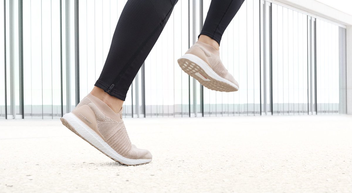 ultra boost laceless w