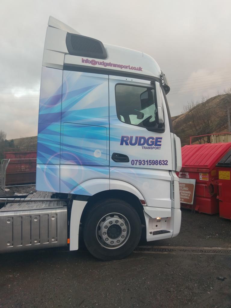 cougarSigns's tweet photo. X2 Merc Cab Wraps for Rudge
Transport
#cabwraps #merc #vehiclegraphicspecialists https://t.co/5GDsljw96R