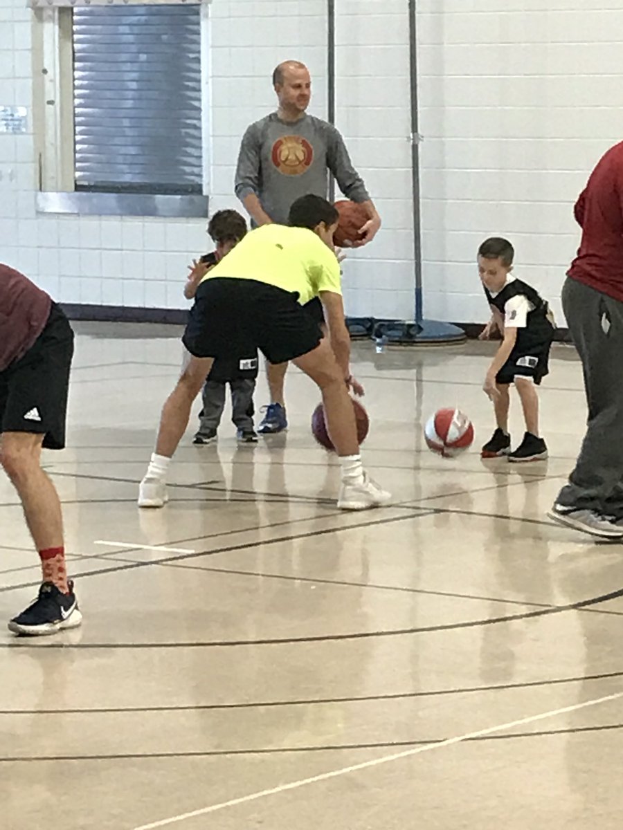 tasergent's tweet photo. Working the future Cougars out! #leadtheyouth #positiverolemodels @ActivitiesLSHS @LSCougarHoops @LSBBAssoc https://t.co/VvI3iEF7Nk