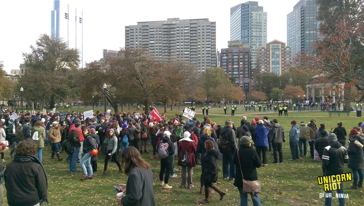UR_Ninja's tweet photo. #Boston Common now : far right rally outnumbered at least 4:1, fencing and lots of police seal in bandstand https://t.co/Sskw2NpRrA