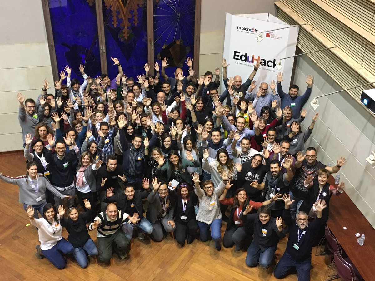 mSchools_MWC's tweet photo. Per acabar aquesta jornada tant especial foto de grup de tots els #EduHackers a les 4 seus de #mSchoolsEduHack. Moltes gràcies! https://t.co/aQ4H1O0I5O