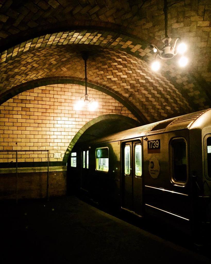 bdhowald's tweet photo. I’ve Wanted to Come Here for 25 Years. Thank you, Mom.

#cityhallstation #irt #augustbelmont #gustavino #heinsandlafarge #interborough #nycsubway #nycta #abandonedstation https://t.co/JQN0cXPSp2 https://t.co/AbyhSd480M