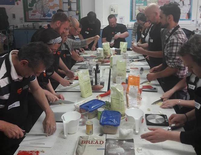 CrackingFood's tweet image. Busy #breadmakers getting stuck into #realbread none of the nasty stuff 
#Didsbury.
Join us in #Prestwich (25th Nov) #Didsbury and #Chorlton too
bit.ly/2pSGObE 
#PresentsWithPurpose #Vouchers