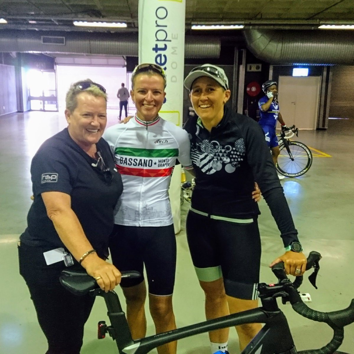 JanetteCoetzee1's tweet image. Thanks #CC2017 organisers for the great #CCTwitterRide this morning! 🚲🇿🇦🤘🏼@947Cycle @TanyaHarford @Jenni_Green