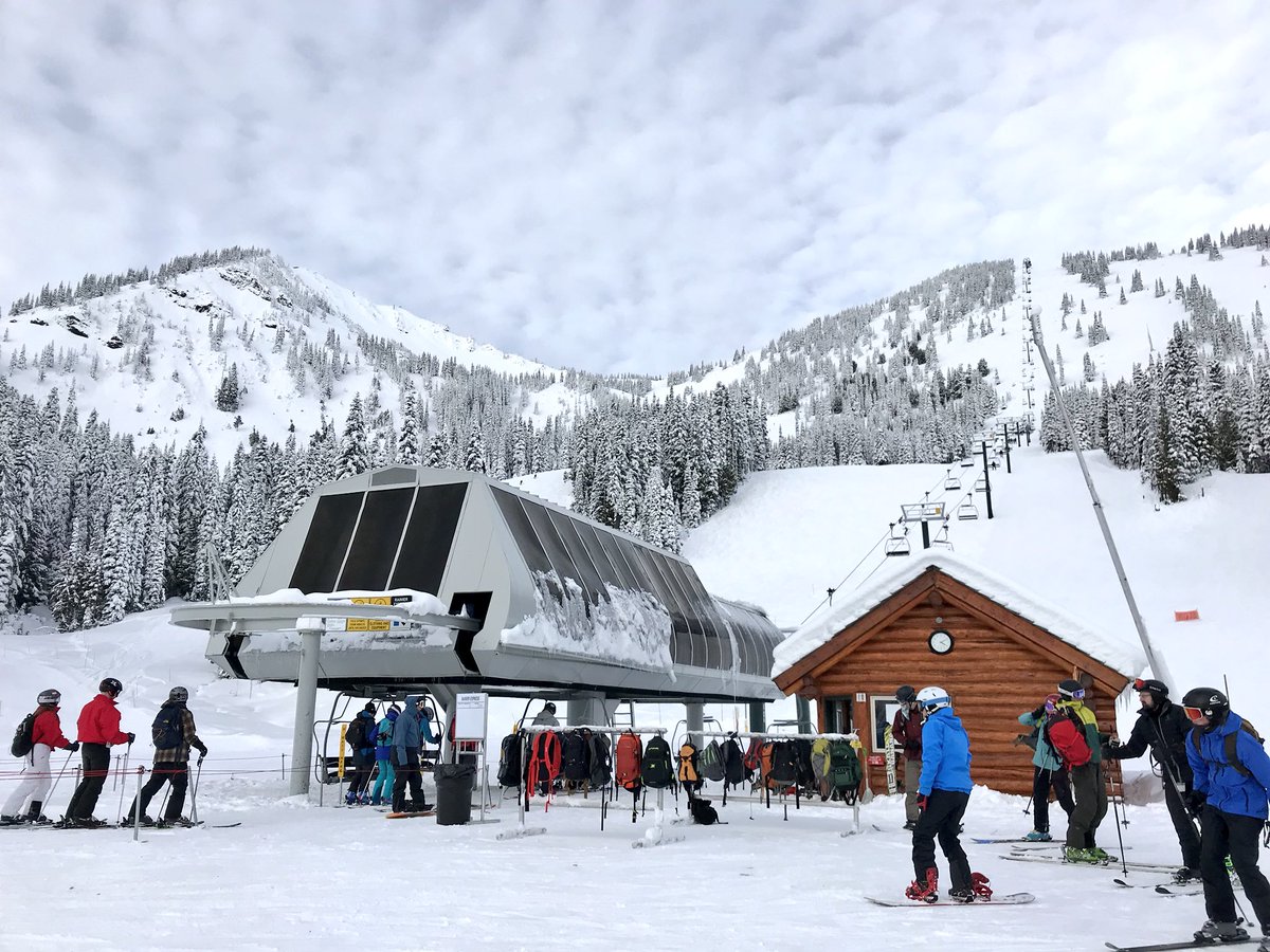 HopperGroup's tweet photo. Amazing up here today!! @CrystalMt The best pre-Thanksgiving day conditions ever!!! πΏ βοΈ #crystalmt https://t.co/nrePYjfPFT