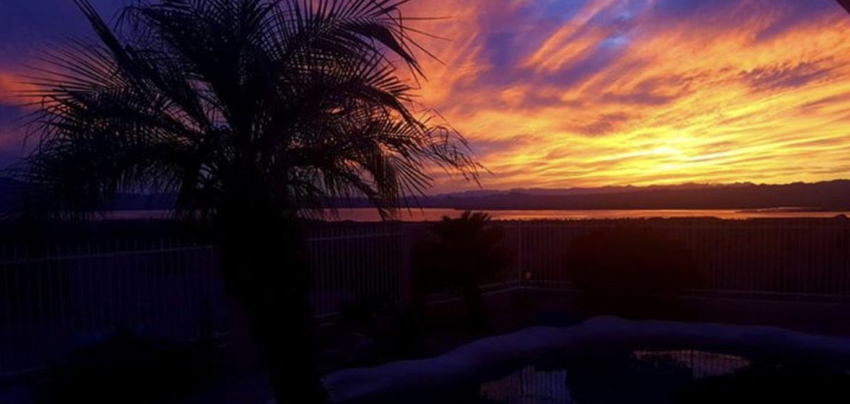 VisitLakeHavasu's tweet photo. Lake Havasu sunset tonight! 📷 by our good friend Wendy Moen! #designdimension #destinationhavasu #lakehavasu #lakelife #explorelakehavasu #visitlakehavasu https://t.co/jjgutXufJu