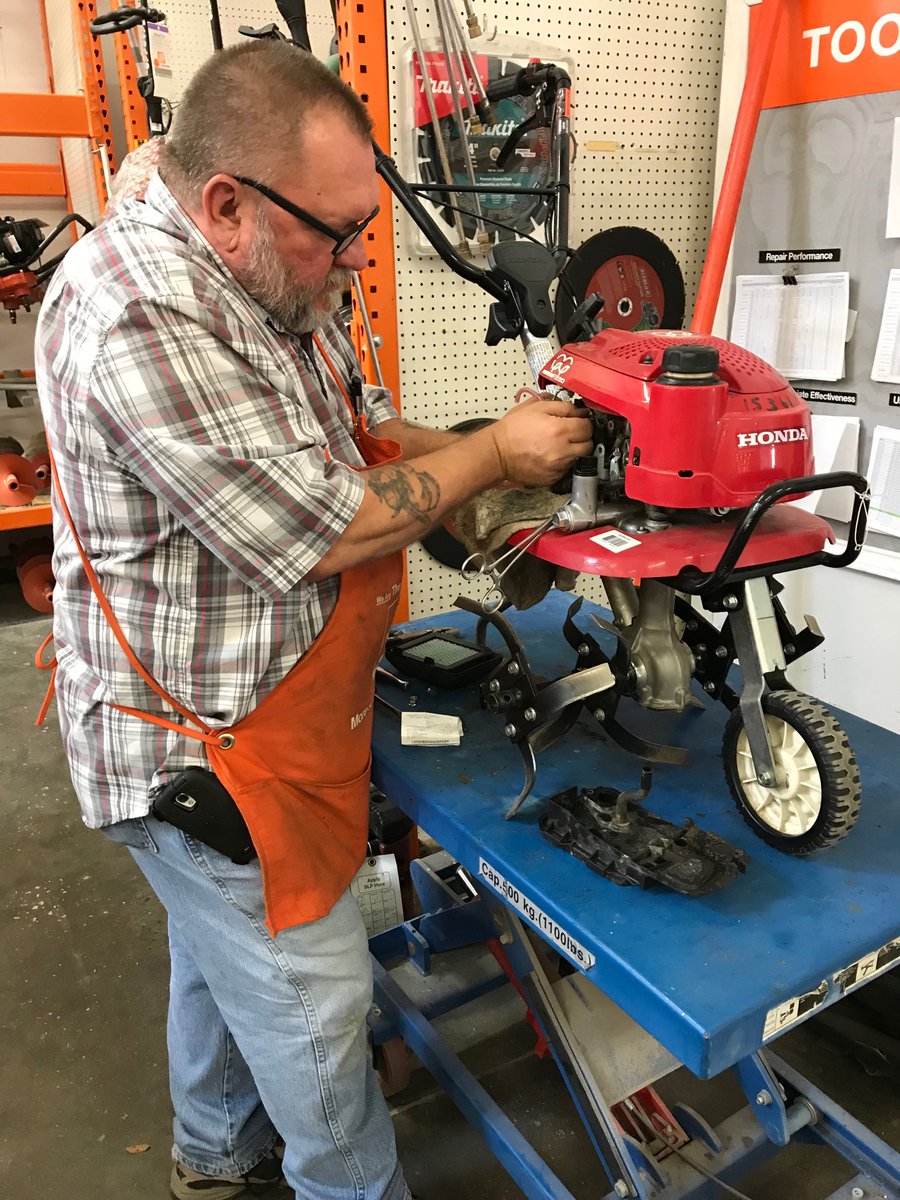 MelissaDovalina's tweet photo. Our Tool tech working hard to keep our fleet tools rent ready! Great job John! 👍 @jreed4401 https://t.co/7gbB74r8HC