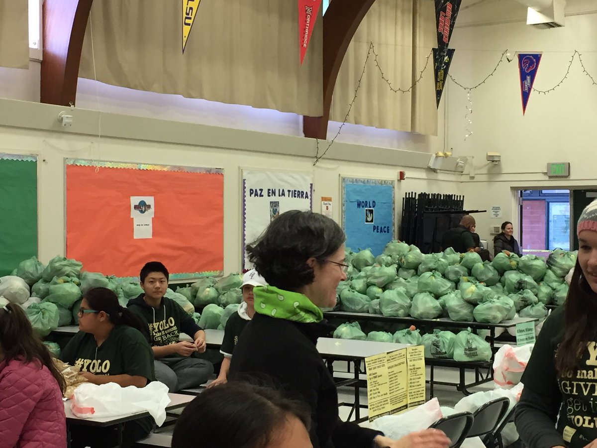Yolo County Children’s Alliance Community Giveaway serving 500 families this morning! #WUSDstudentsgiveback #Great2bWUSD
