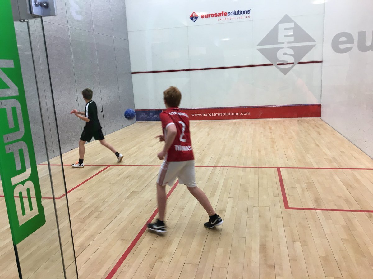 CSV28JO134's tweet photo. Zinderende finale @CSV28 D4 bij @Squashzwolle #soccersquash, Joppe wint met 7-6 van Thom, in de verlenging! https://t.co/kIVeBCuAka