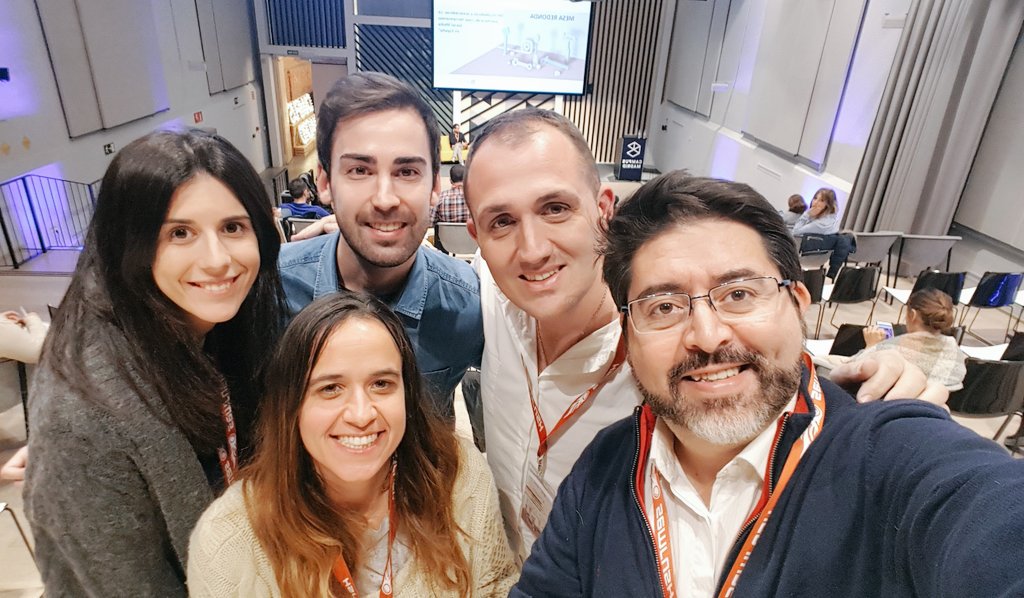 FerRubioA's tweet photo. Rodeado de estos cracks qie siempre tienen ganas de aprender y compartir sobre #Marketing desde el @CampusMadrid en #TTools17 https://t.co/sa4yXkEshc