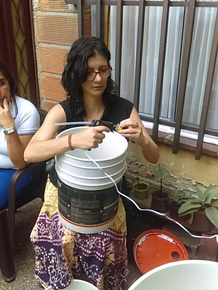 Armando la compostera en la canasta campesina colaborativa