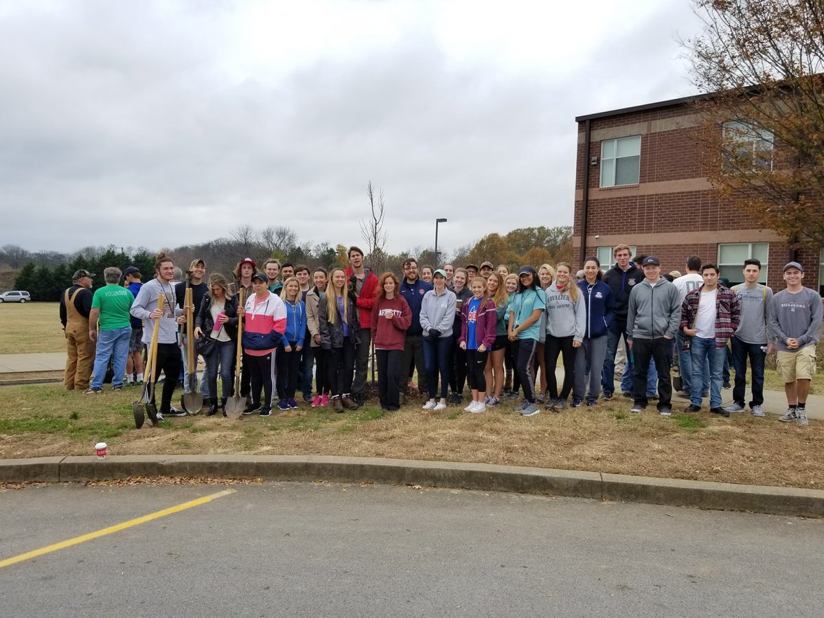 mheard25's tweet photo. Had a great time today with @BelmontUniv students planting #trees for the Nashville Tree Foundation @Trees4Nashville! Their next planting is on Dec. 2nd so check out their website and get involved! #Nashville #treeyourcity https://t.co/FzW1w0DKUC