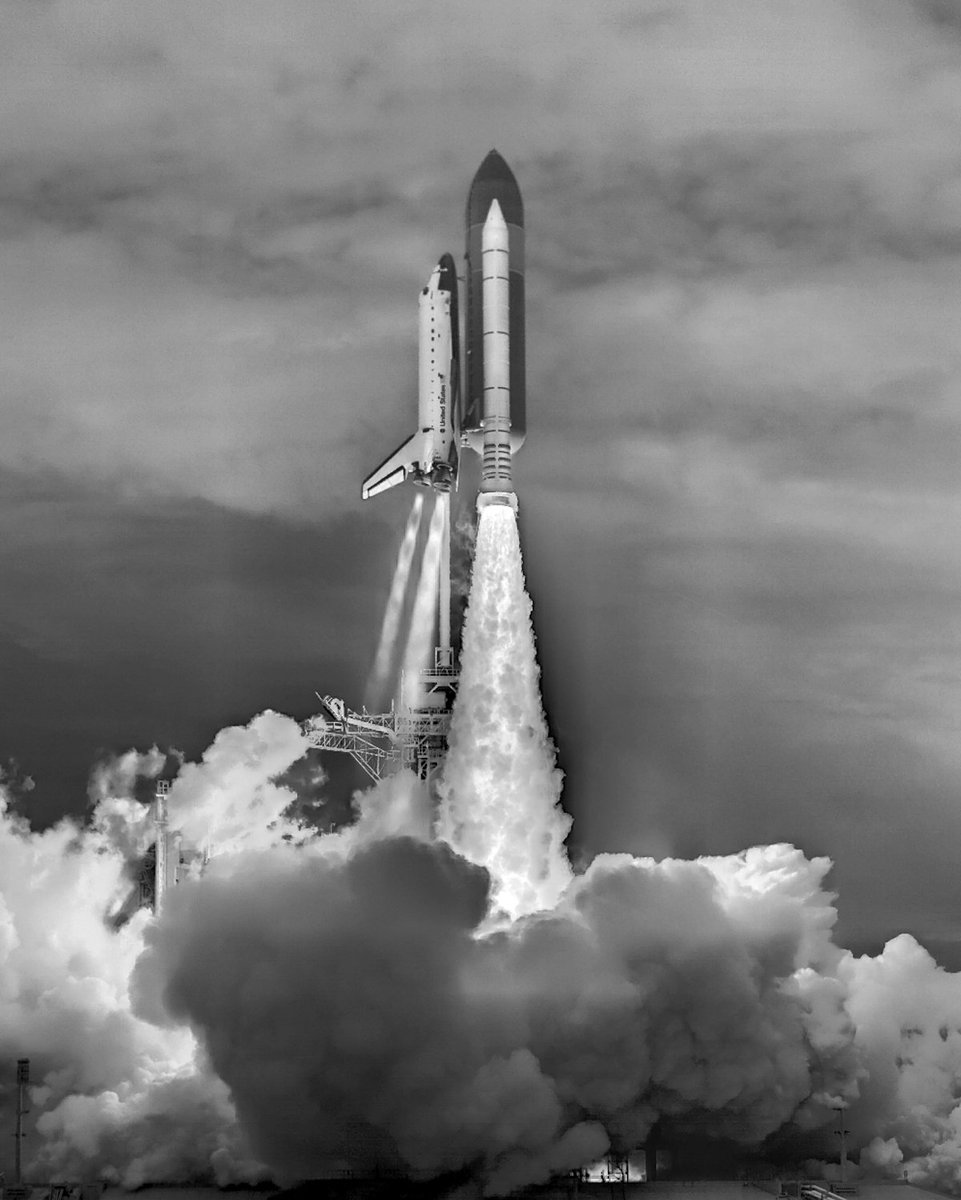 Rainmaker1973's tweet photo. A high dynamic range, six-camera, fused image of the launch of STS-135 https://t.co/FgHfjk9asG #ShuttleSaturday https://t.co/T7jZjeNpKu