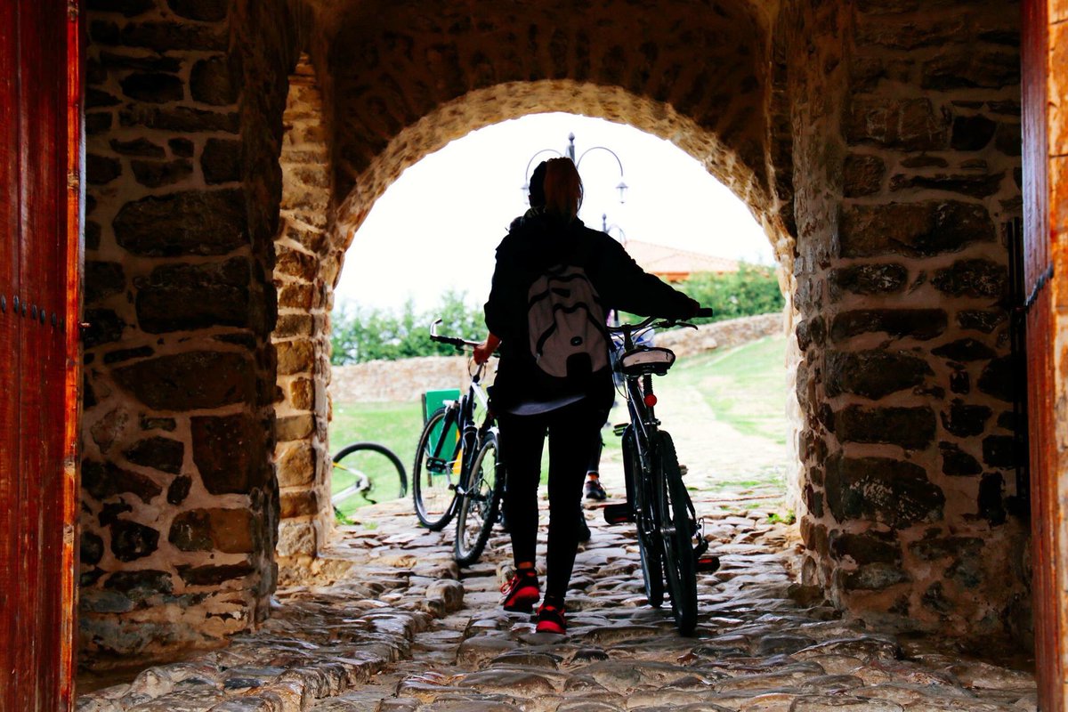 EnedMato's tweet photo. Sot ne kalane me pamjen me te bukur ne Tirane! Zbulo vëndin tënd! #Preza 🕍🚴🏻🧘♀️🏞 https://t.co/PwiZBlKCLy