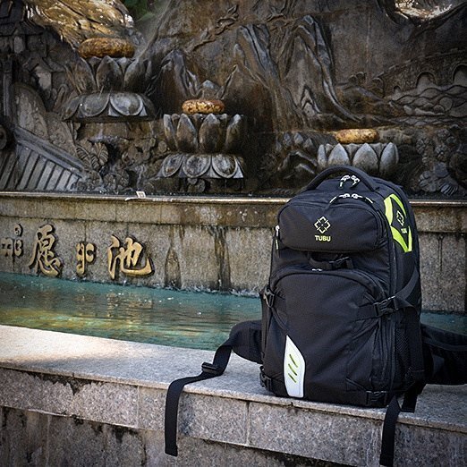 wearecampackers's tweet photo. We love seeing #campackers camera bags all around the world! #travellover #backpackasia #photographerslife #traveling #travellingphotographer #asia #fountain #wanderlust https://t.co/9OIUej8udk https://t.co/R8PstGLc6t