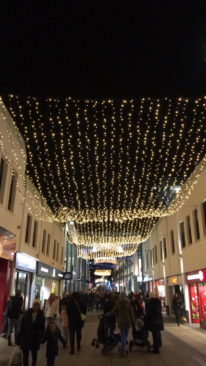 stamfordquarter's tweet photo. The Stamford Quarter looks beautiful ✨✨ thank you to everyone for being part of the Switch On and Thank you to everyone who attended ✨✨ @stamfordquarter @AltrinchamBID https://t.co/EirJ4tljDi