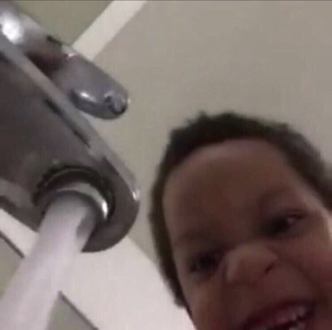 Me on the left

Life on the right  🖤🥀