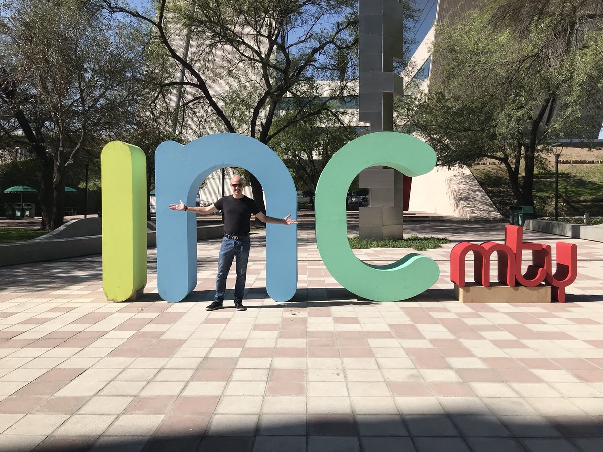 roc_mx's tweet photo. Aquí en #incmty2017 a punto de comenzar mi conferencia de #factorwow #storytelling https://t.co/syC6657Hia