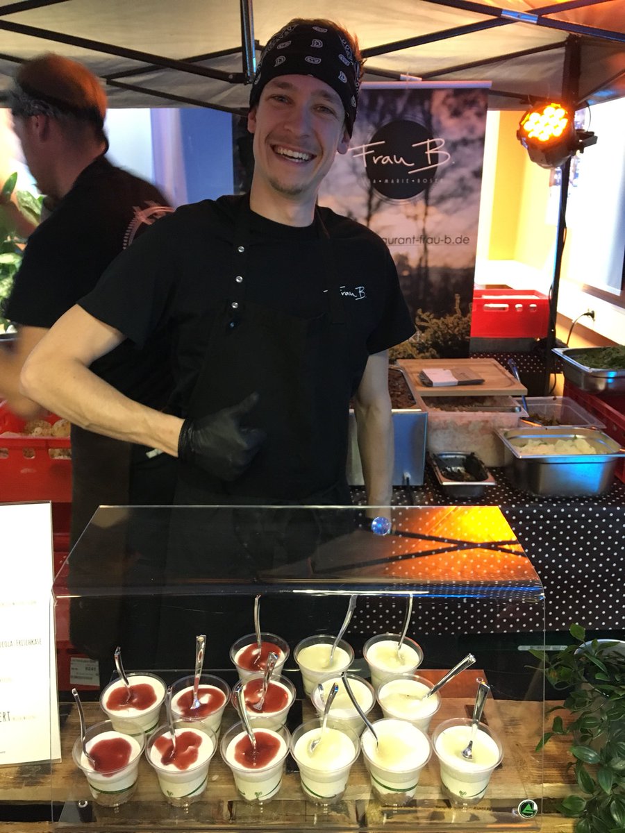 menzel42's tweet image. Great desserts and great service  - enjoyed it a lot #SWEC17