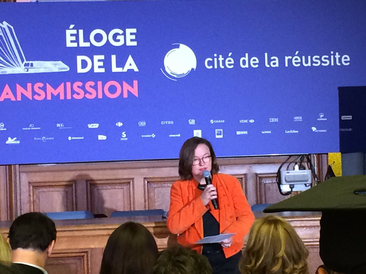 IsabelleMassa's tweet photo. Remise des diplômes du #NextMBA à la #Citedelareussite . Merci @NathalieLoiseau pour vos mots de sagesse! https://t.co/TYs6Ru4Eaa