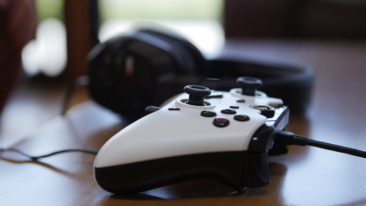 PDPgaming's tweet photo. Weekends are meant for this! #gaming #XboxOne #PDPcontroller https://t.co/gWQFIyZgyZ