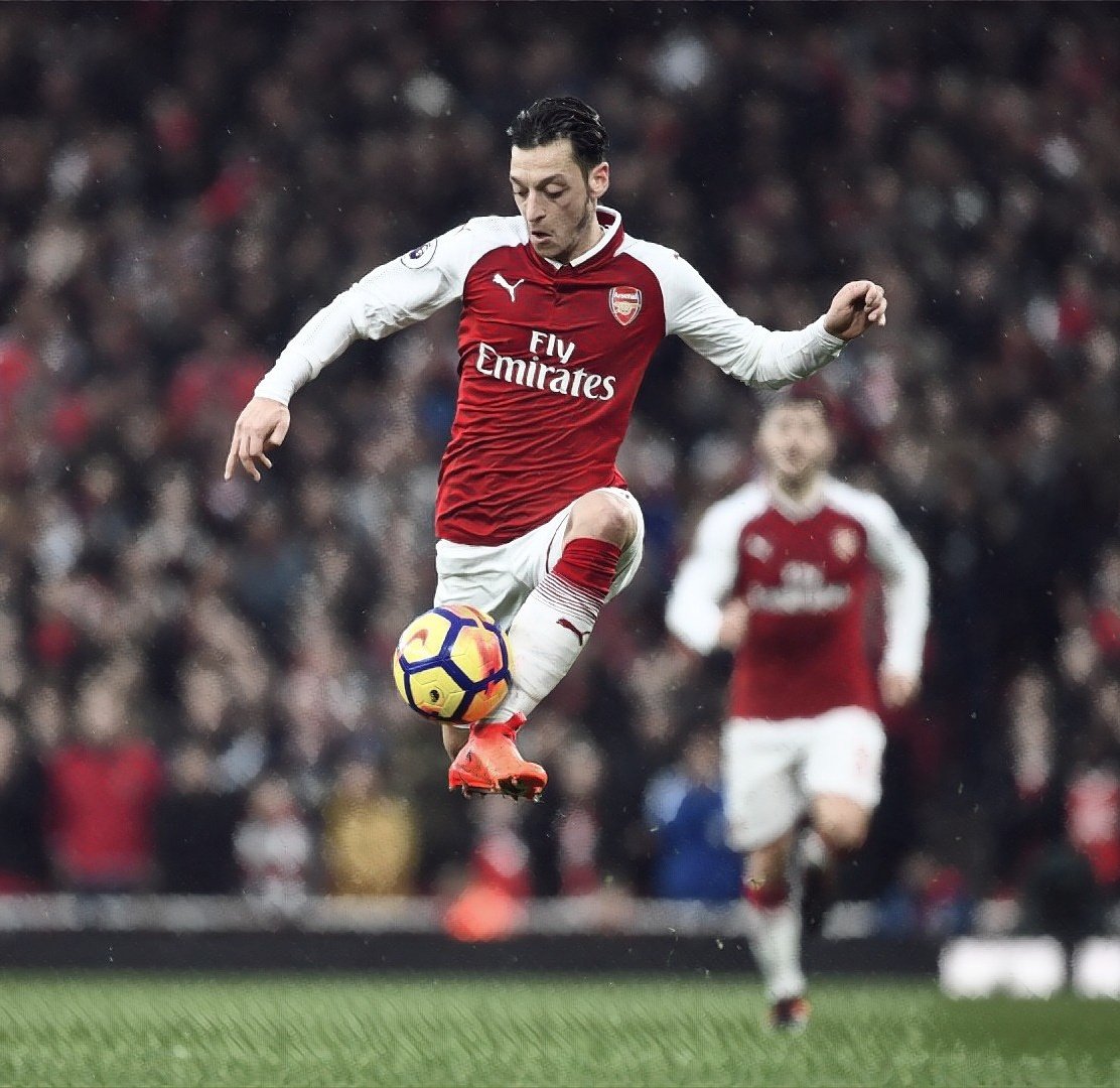 M10's tweet photo. ⚽⚡ #HereToCreate https://t.co/49On2ZHEoY