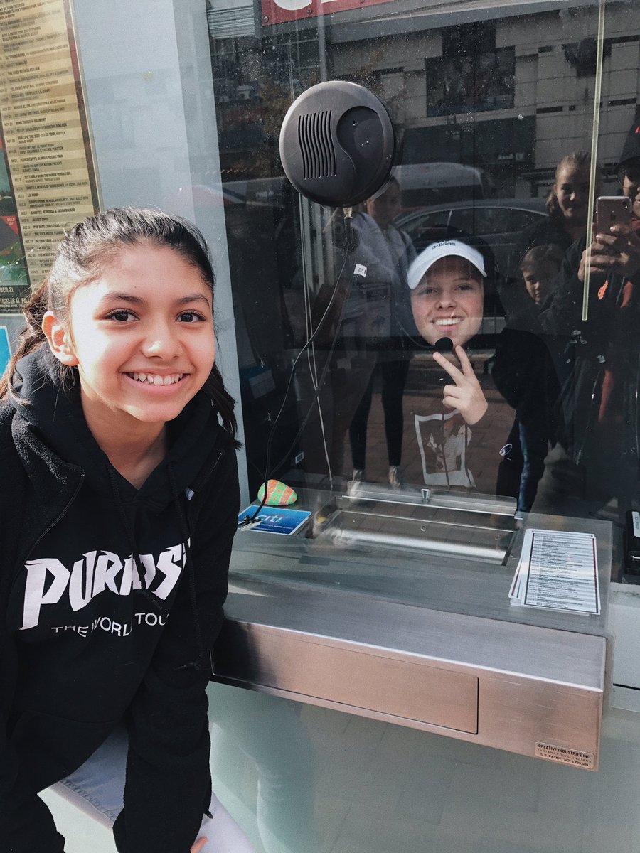 kidcudi1uvr's tweet photo. i just met jacob sartorius https://t.co/JUTZ3pXtgz