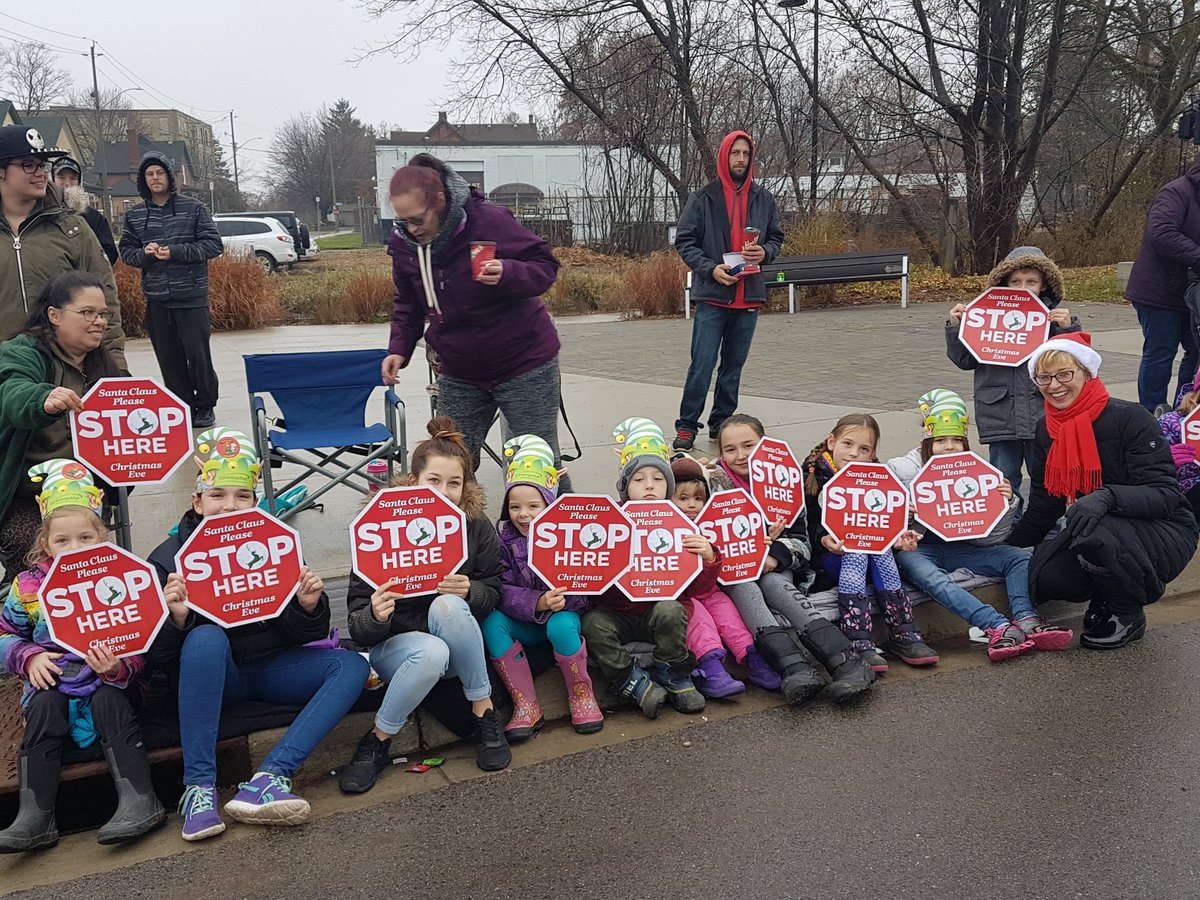 BekahLHarris's tweet photo. Though skies were grey it didn't keep parade goers away! What a fun &amp; festive morning at the #KWSantaParade in #kwawesome . ☃🎄

 @DaieneVernile @RajSainiMP @MarwanTabbaraMP @BardishKW @LCKitchener https://t.co/goqBWHBbE3