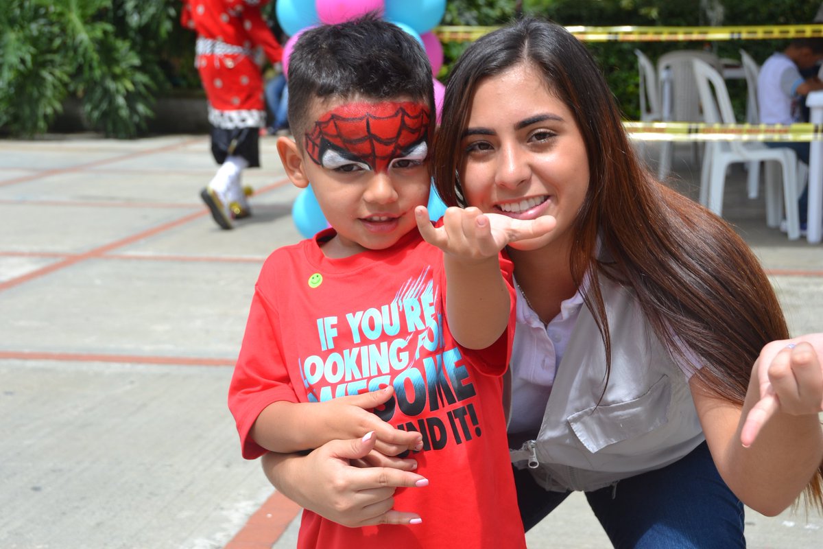 sabanetapdama's tweet photo. Hoy en "Cumple un sueño en Navidad" fue hermoso ver a los niños y niñas de nuestro Municipio como disfrutan la magia de esta época pidiendo sus sueños con tanto amor y alegría. 🎄🎁 🎅 https://t.co/fqAYttQP6S