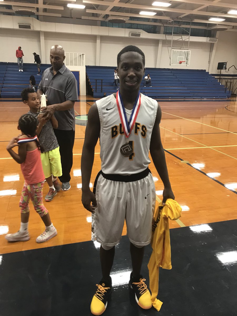 Coach_J0708's tweet photo. Congrats to the Marshall Buffs on winning the Bronze division championship at the #TXInvitational2017 @T10Future finished with 27 pts 5 assist 5 steals 3 rebounds!! @RcsSports @djones8301 @tjfordbasketbal @BBcourtjustice https://t.co/0t2K7wq1hs