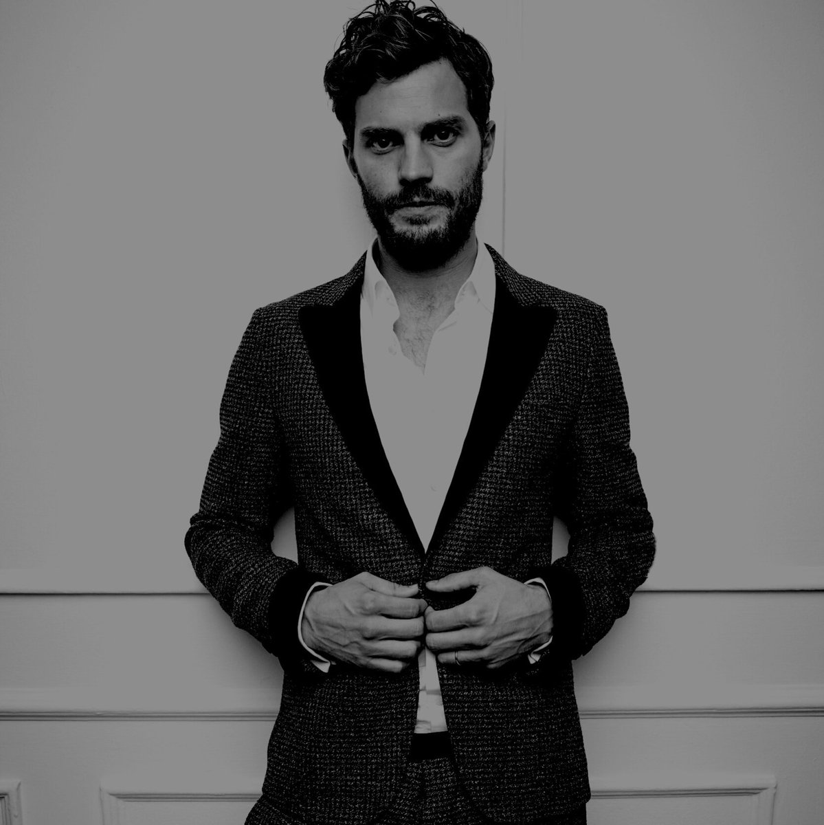 PRHCTH's tweet image. ⠀ ⠀⠀⠀⠀ ⠀🌹┊Por que, nada tiene comparación con el cálido, saber de tus labios sobre los míos y que las estrellas, sean testigo de la belleza, de tus ojos al amanecer.