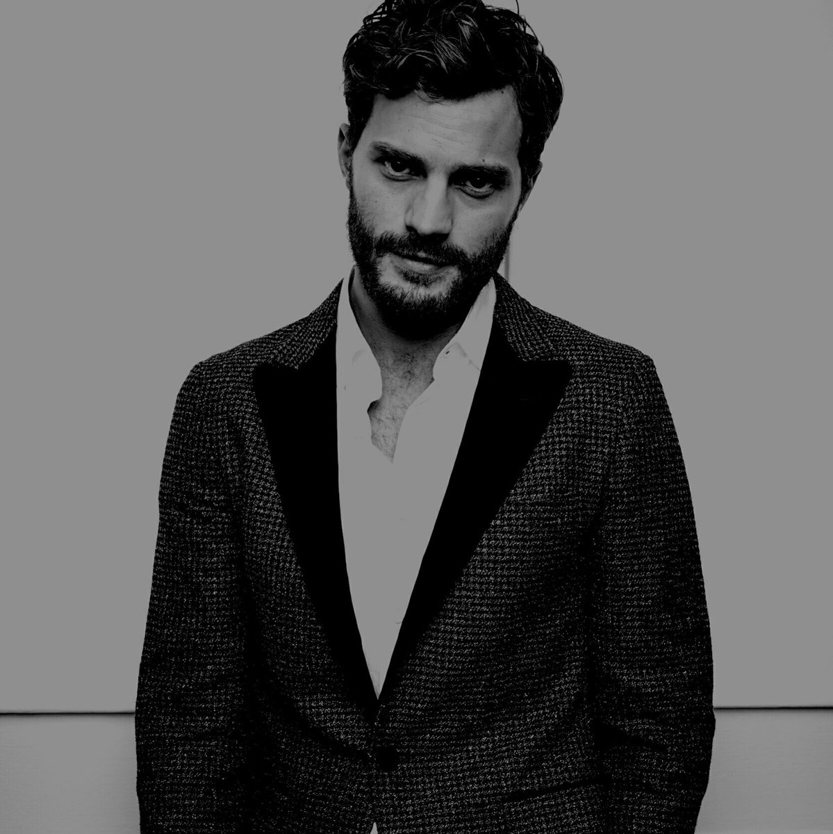 PRHCTH's tweet image. ⠀ ⠀⠀⠀⠀ ⠀🌹┊Por que, nada tiene comparación con el cálido, saber de tus labios sobre los míos y que las estrellas, sean testigo de la belleza, de tus ojos al amanecer.